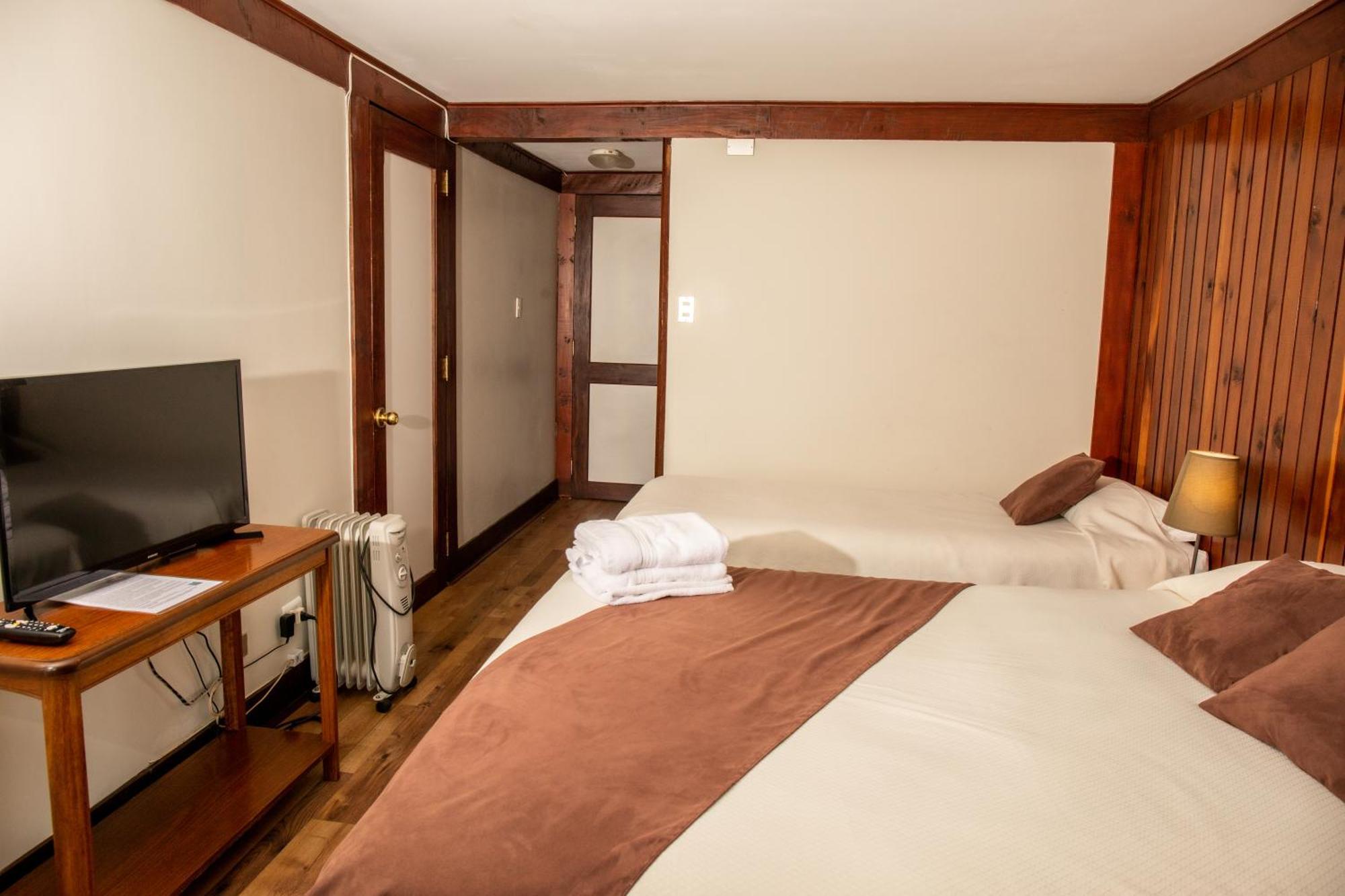 Hotel Hosteria Entre Lagos Puyehue Exterior photo